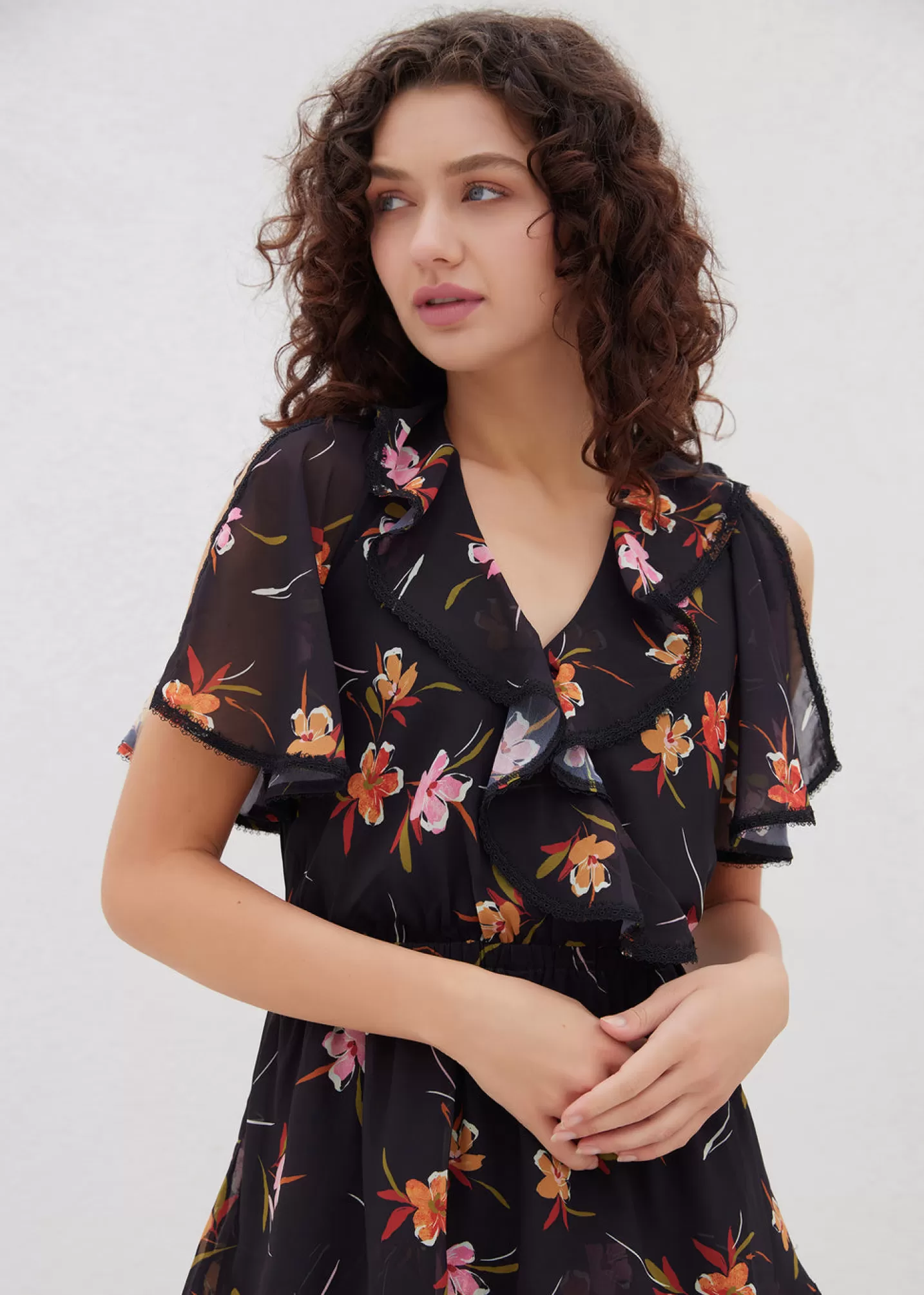 beachy_oasis_maxi_dress_154551.webp Lost + Wander Dresses*Beachy Oasis Maxi Dress BLACK-MULTI-FLORAL